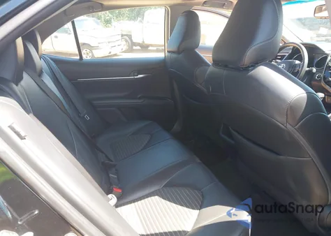 2018 Toyota Camry L/Le/Xle/Se/Xse z USA, uszkodzony, nr VIN 4T1B11HK8JU039992